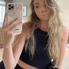 Jenaria (20 jaar  ) uit Drenthe