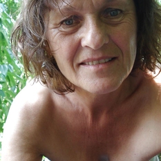 Derlene (71 jaar  ) uit Limburg