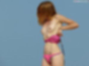 Lever jij je aan ons over?