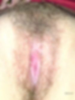 Hoi hoi Ik ben Karin, 31 jaar en heb een fetisj voor oa voeten en panty’s. Ik vind het heerlijk een man hiermee te verleiden maar ook om zelf gek gemaaktte worden. Als je het spannend vind zou ik je ook kunnen domineren of jij mij, maar dat issamen ontdekken en doen. Trekt dit je aan?? Reageer!! Geile kusKarin