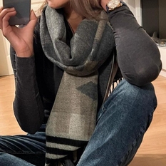 Saintissi (19 jaar  ) uit Groningen