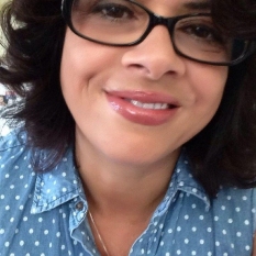 justine (55 jaar  ) uit Oost-vlaanderen