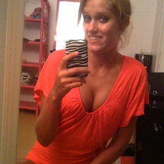 Ellienelly (23 jaar  ) uit Vlaams-Limburg