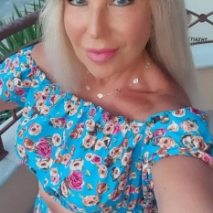 nairelle (47 jaar  ) uit Flevoland