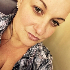 Evie (44 jaar  ) uit Luxemburg