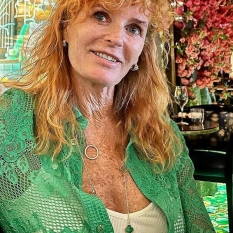 Sjanthi (63 jaar  ) uit Friesland