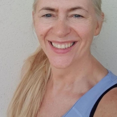 Stillpretty (65 jaar  ) uit Gelderland