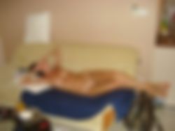 23205841101Zwarte string met open kruis. 100% Polyamide.