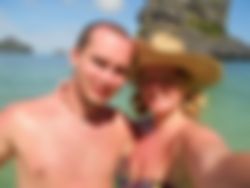 Gedragenslipjes van SophieHoi, ik ben Sophie, 19 lentes jong en ik probeer naast mijn studie bij teverdienen door mijn gedragen slipjes te verkopen. Ik draag ze sowieso een heledag en speel met mezelf zodat ze heerlijk naar mij ruiken.