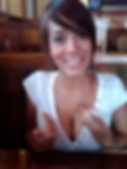 Leuke sensuele masseur biedt vrouwen vanaf 18 jaar (ont)spannende lichaamsmasage met erotische inhoud en passie. Voor elke vrouw die weet wat ze wilt.