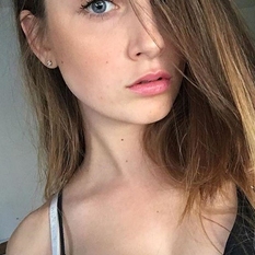 Mauritia (24 jaar  ) uit Drenthe