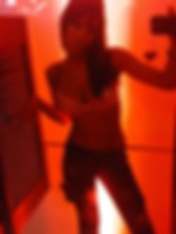 Ik ben: Geil, blond, lekker, gek en in voor een avontuur. Met jou??