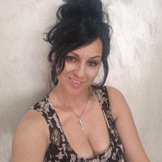 Fennaatjuh (43 jaar  ) uit Limburg