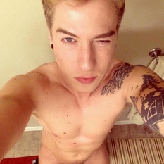 Weirdd (29 jaar  ) uit Flevoland