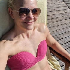 Lowrie (58 jaar  ) uit Limburg