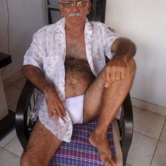 Heilo (71 jaar  ) uit Zuid-Holland