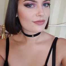 PrettyInBlack (33 jaar  ) uit Vlaams-Limburg