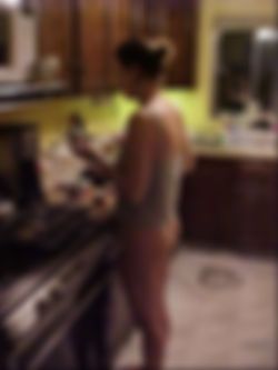 Woe. 6-9 X-SMALL SKINNY GANGBANG in Club Goesting, met 4 heerlijke slanke, geile sletten!