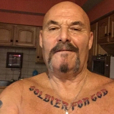 Prof (66 jaar  ) uit Noord-Holland