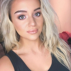 Miekke (24 jaar  ) uit Antwerpen