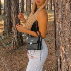 Jelada (18 jaar  ) uit Zuid-Holland