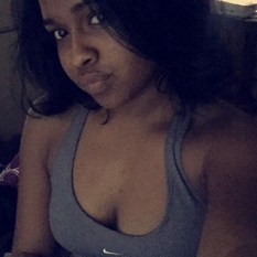 demmy (27 jaar  ) uit Limburg