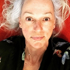 Qwenni (63 jaar  ) uit Waals-Brabant