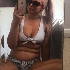 vervelia (23 jaar  ) uit Noord-Brabant