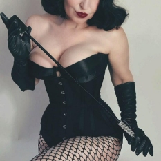 Almila (41 jaar  ) uit Gelderland