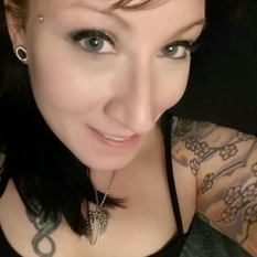 niennnn (33 jaar  ) uit Noord-Holland