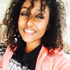 damaris (23 jaar  ) uit Overijssel