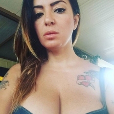 Apuline (40 jaar  ) uit Vlaams-Limburg