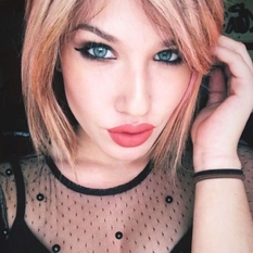 lekkerblondje4 (22 jaar  ) uit Vlaams-brabant