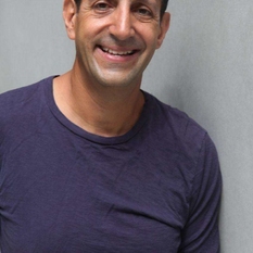 Franso (61 jaar  ) uit Antwerpen