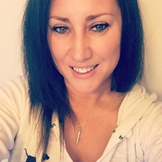 Doo (54 jaar  ) uit Limburg