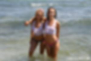 A bottom for top now 0489017806