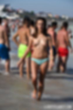 Onderdanige dame/meid of jongeman gezocht met klasse.