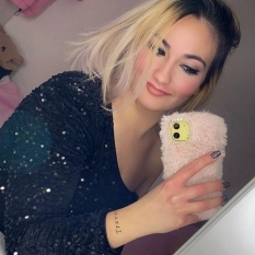 Bodey (18 jaar  ) uit Overijssel