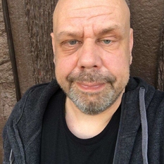 Jefo (64 jaar  ) uit Flevoland