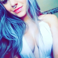 Anelaye__ (23 jaar  ) uit Oost-vlaanderen