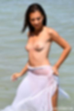 VRIJDAGAVOND 9 JUNI: 4 geile meiden gangbangen!