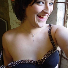 Karaa (27 jaar  ) uit Waals-Brabant