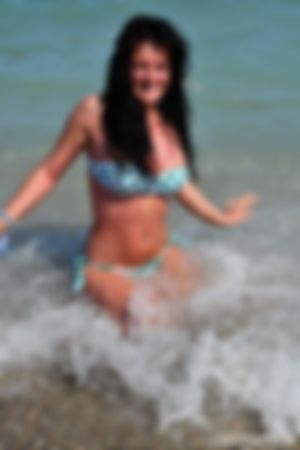 Discrete, goedlachse en warmbloedige vrouw aanwezig hier?