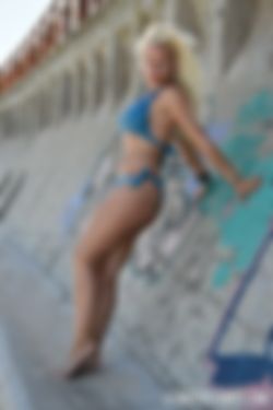 bare hoerig sletje zoekt zaadpikken