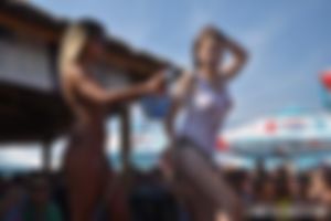 2studenten opzoek naar avontuur