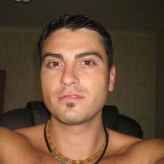 Johnnni (32 jaar  ) uit Groningen