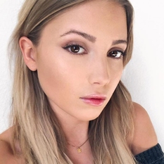 Suurs (22 jaar  ) uit Vlaams-brabant