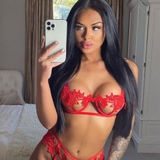 Ymlana (19 jaar  ) uit Zuid-Holland