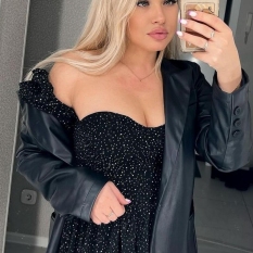 Umayja (18 jaar  ) uit Noord-Holland