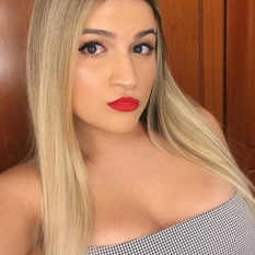 Vela (23 jaar  ) uit Waals-Brabant